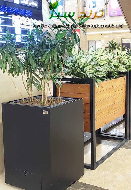beautiful-flowerbox-in-commercial مقایسه فلاورباکس چوبی با فلاورباکس فلزی گالوانیزه برای استفاده در فضای مدرن و جدید