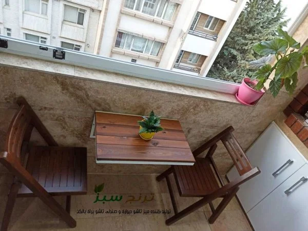 استفاده از فضای بالکن کوچک در تهران با میز و صندلی تاشو