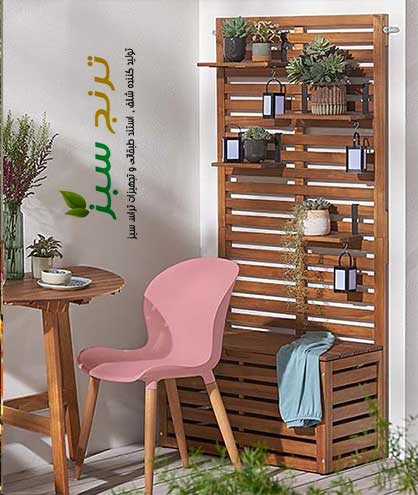 ایده طراحی و دیزاین دکور تراس و بالکن کوچک با استند های چوبی ، فلاورباکس و میز صندلی تاشو