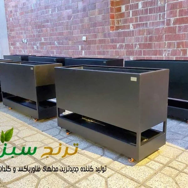 گلدان فلزی چرخ دار، فلاورباکس گالوانیزه فلزی مشکی مدرن دارای چرخ، فلاورباکس فلزی چرخدار، فلاور باکس گالوانیزه چرخ دار، فلاور باکس چرخ دار، گلدان فلزی رنگی چرخ دار
