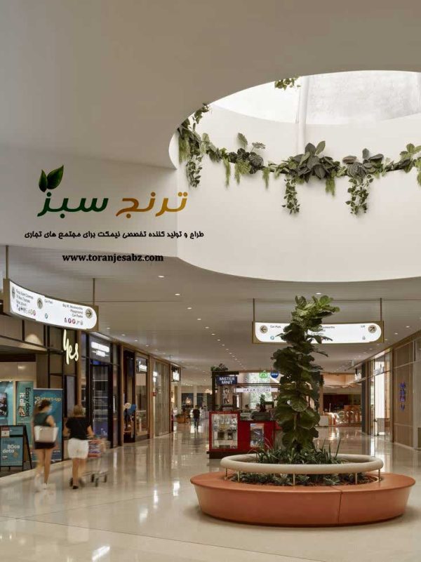 فلاور باکس دایره ای در داخل مرکز خرید که دارای جا برای نیمکت و نشستن در دور آن هم هست.