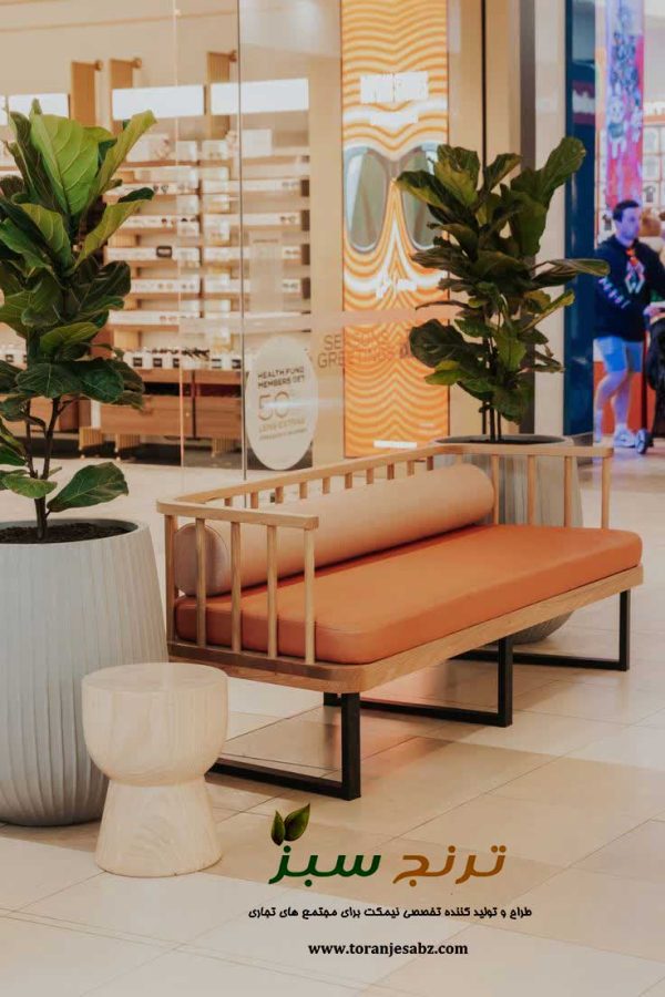 نیمکت پشتی دار در مجتمع تجاری