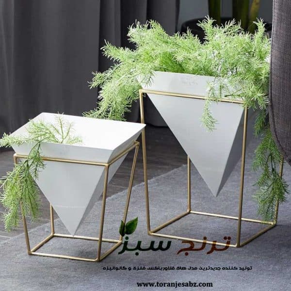 فلاور باکس و گلدان هرمی پایه دار طلایی